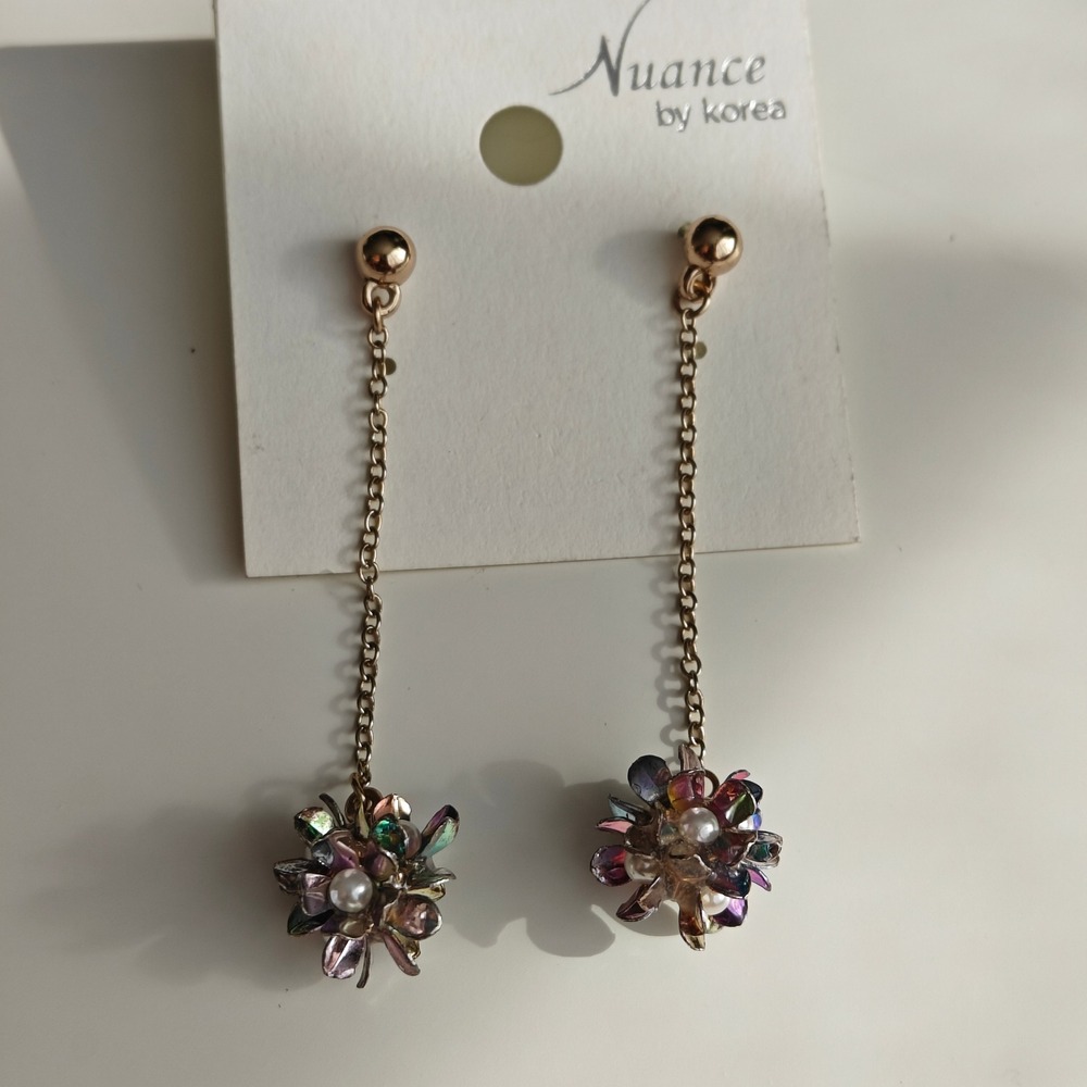 Dangle Earrings Nuance by Korea Gold Tone Iridescent Flower Pearl Drop NEW - Picture 3 of 5